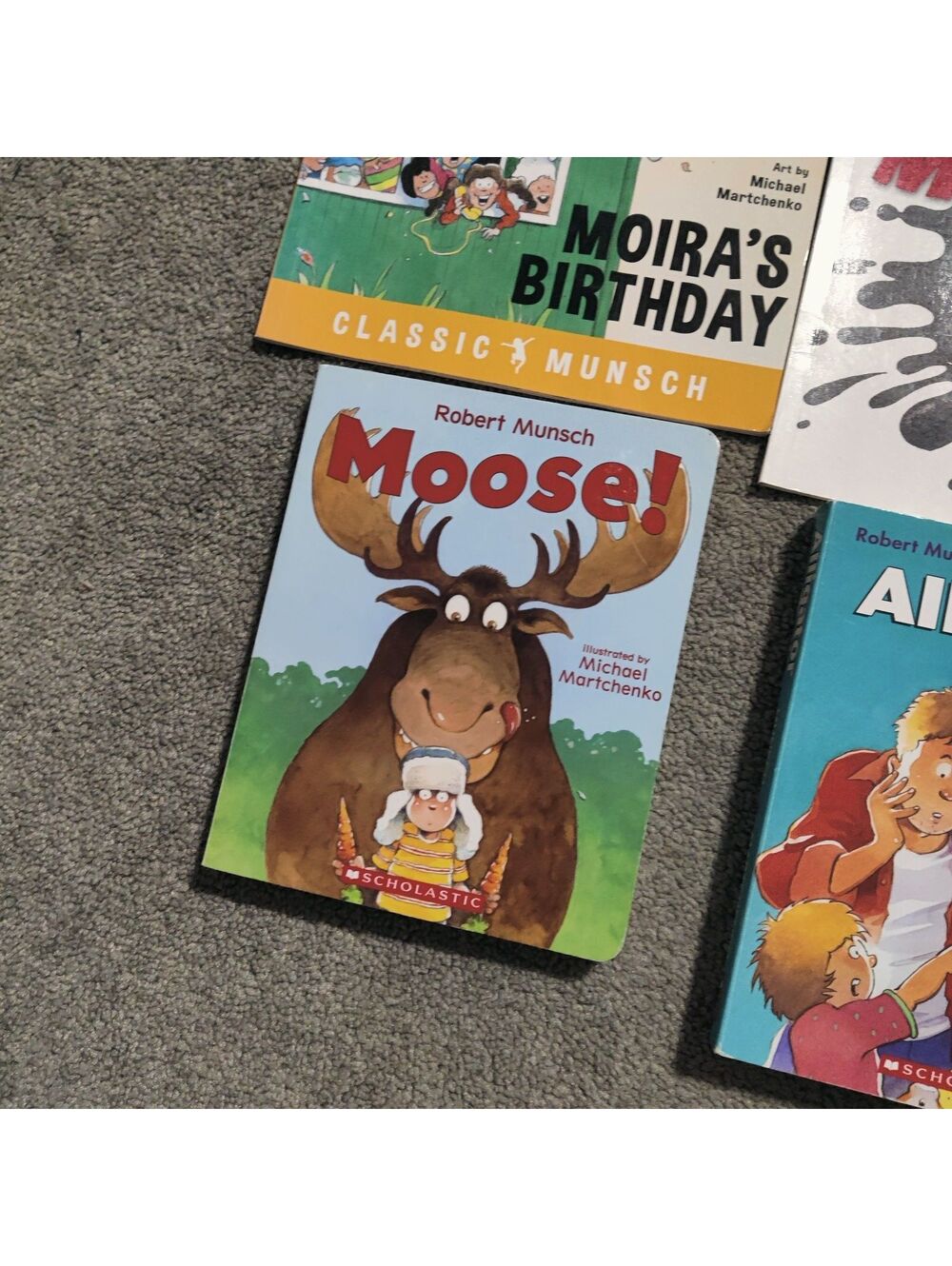 Lot of 9 Children's Picture Books Robert Munsch Bundle Scholastic Paperbacks - Picture 8 of 8